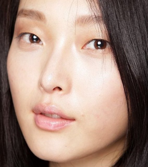 Fresh, taze ciltler ve makyaj bazları kullanılacak makyaj trendlerinin vazgeçilmezi olacak.