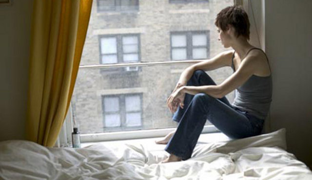 Reddedilme korkusuyla yeni birileriyle tanışmak için dışarı çıkmaz,herkesin size tepeden baktığını düşünürsünüz. Hiçbir dedikoduya inanmayın ve insanların hakkınızda ne düşündüğünü umursamaktan vazgeçin!İlişkinizin bitmiş olması,sizin hatanız olmayabilir.