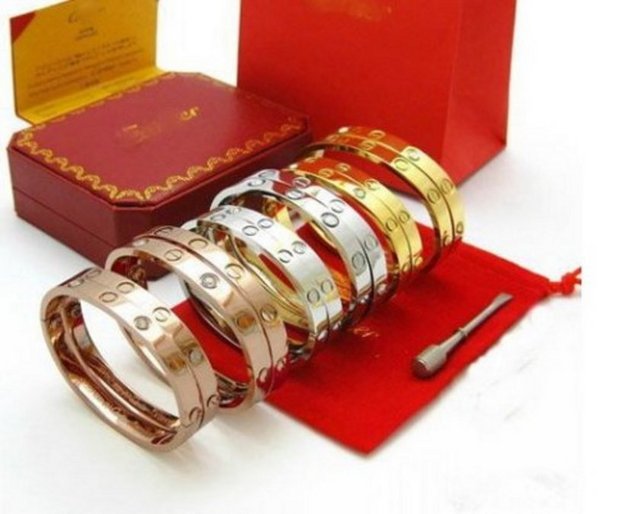 Bu nedenle lüks tüketime yönelişte ortalama değerde. Bu da özellikle Avrupa'da kişinin sadece ihtiyacını karşılaması ile ilintili.