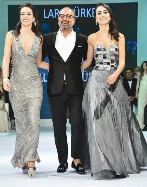 "Çocuklar için çabalayın" sloganıyla yola çıkan derneğin Radisson Blue Hotel'de gerçekleşen defilesinde, ünlü isimler kızlarıyla birlikte podyumda yürüdü.