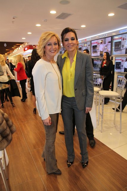 REVNA DEMİRÖREN, SİTARE AKDİLEK
