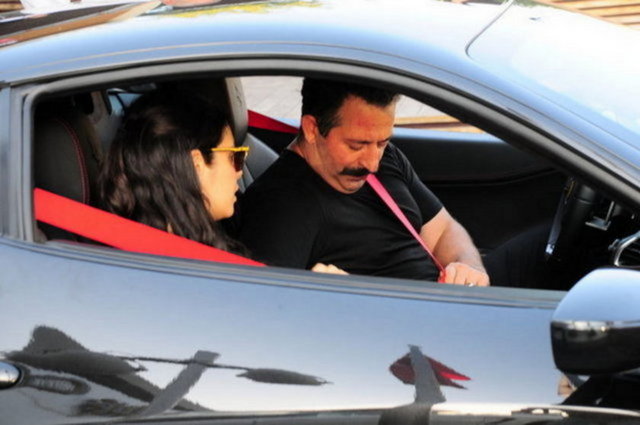 Eşiyle boşanma konusunda anlaştıklarını ifade ederek, bir de protokol sundu. Bu protokol doğrultusunda boşanmak istediklerini kaydetti.