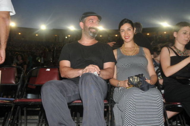 Protokolde Cem Yılmaz'ın eşi Ahu Yağtu'nun her isteğini kabul ettiği ve oğlu Kemal için hiçbir masraftan kaçınmadığı görüldü.