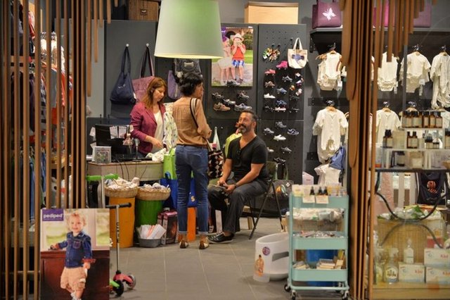 20 AY EVLİLİĞE 500 BİN DOLAR TAZMİNAT -  - Cem Yılmaz, 20 ay evli kaldığı Ahu Yağtu'ya boşanırken 500 bin dolar tazminat ödemeyi kabul etti. Çift, bu tazminat tutarının dışında birbirlerinden maddi ve manevi tazminat istememeyi protokolde imza altına aldı.