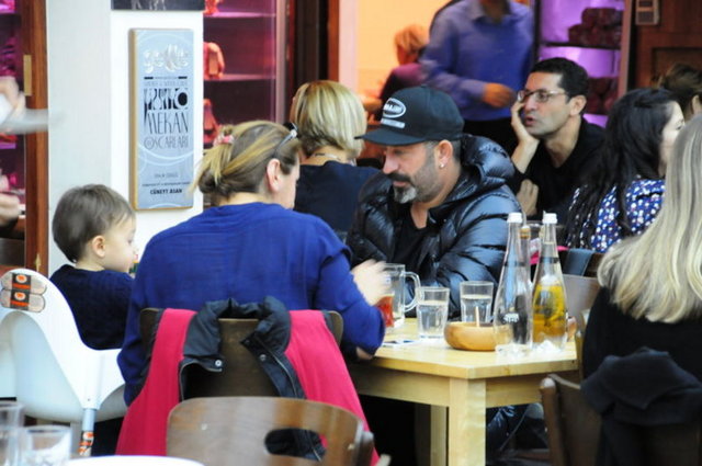 Kemal için aylık 10 bin dolar nafaka ödeyecek olan Yılmaz, oğlunun eğitimini de yüksek lisansına kadar planladı. Protokole göre Kemal, Kurban Bayramı'nda babasıyla, Ramazan Bayramı'nda ise annesiyle kalacak...