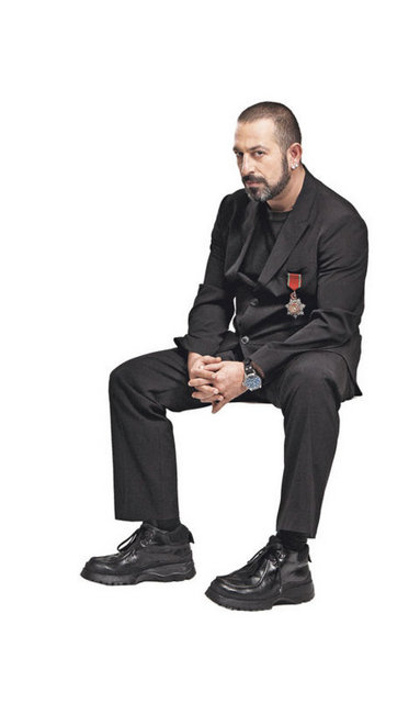 DOSTLARI ZOR GÜNÜNDE YALNIZ BIRAKMAMIŞTI  -  - CEM YILMAZ - Nejat kardeşime de acil şifalar ve iyilikler diliyorum...İyi adamdır,gönlünce iyiye layıkdır...