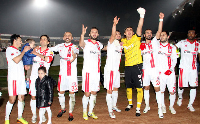 Karşılaşma sonunda konuşan futbolcular galibiyeti hayatlarını kaybeden teknik heyet ve futbolculara, başkana ve taraftara hediye ettiklerini söylediler.