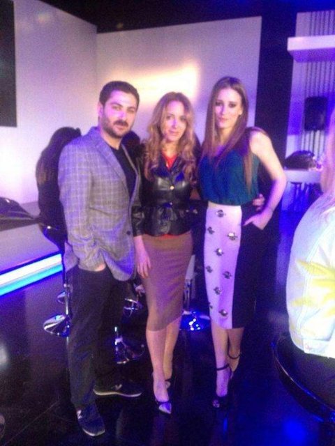 Sarıkaya, Yaman Taciroğlu'nun annesi Yasemin Taciroğlu ile 2012'den bu yana arkadaş.