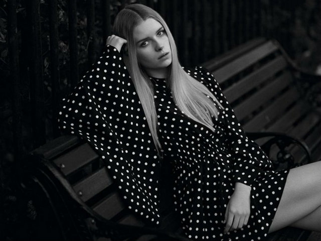 Geçen hafta 40 yaşını kutlayan İngiliz manken Kate Moss'un 16 yaşını doldurur doldurmaz manken ajansıyla anlaşma yapan kız kardeşi Lottie Moss ilk çekimini yaptı.