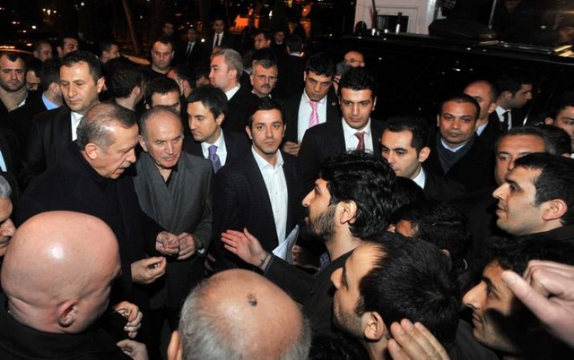 ANKARA BUGÜN GÖRÜŞÜLECEKToplantının Yıldırım'ın katıldığı ilk bölümünde İzmir'in ilçe belediye başkanı adayları belirlendi. Daha sonra da İstanbul'un adaylarına geçildi.