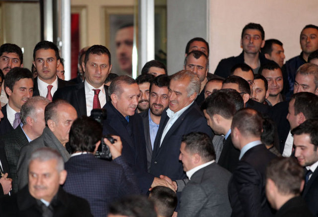 Dünkü toplantıda sadece İstanbul ve İzmir adayları belirlenince aralarında Ankara'nın da bulunduğu geri kalan 11 büyükşehrin adaylarının görüşülmesine bugün devam edilmesi kararlaştırıldı.