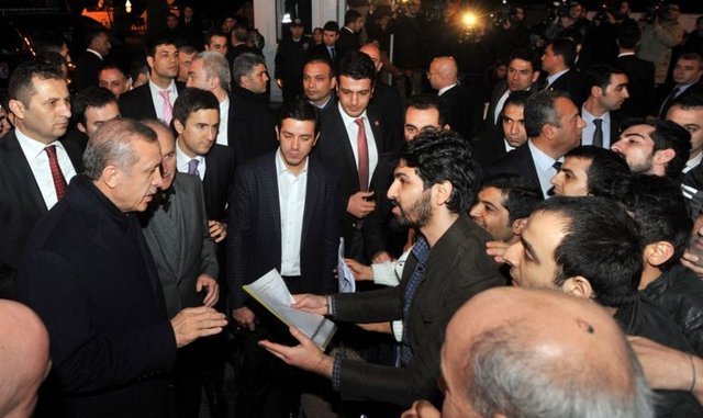 Büyükşehirlerle ilgili değerlendirme dünkü toplantıya bırakıldı. Erdoğan dün Kısıklı'daki evinden saat 12.30 sıralarında çıkarak yine Sütlüce'ye gitti.