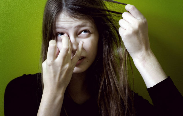 Trichotillomania: Belirgin saç kaybıyla sonuçlanan patolojik, saplantılı saç çekme hastalığı