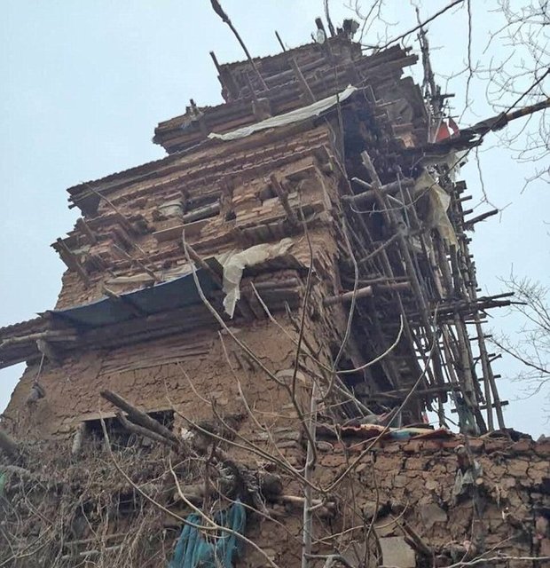 Fakat Hu Guangzhou'nun kardeşleri 10 yıl önce hayatını kaybetmiş. 55 yaşındaki adam kardeşlerinin öldüğünün farkında olmasına rağmen, tekrar hayata geleceklerine ve yaptığı evde birlikte yaşayacaklarına inanıyor.