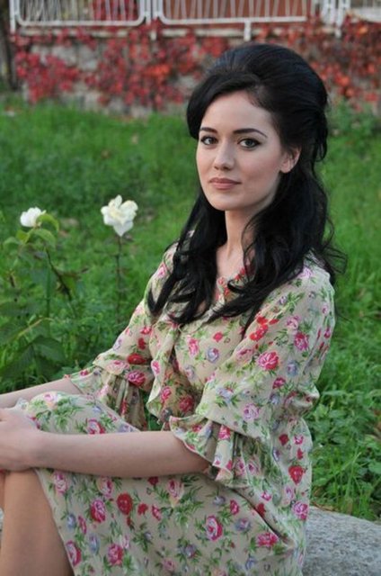 15. Fahriye Evcen