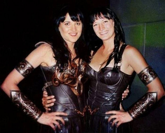 1. Lucy Lawless ve Zoe Bell