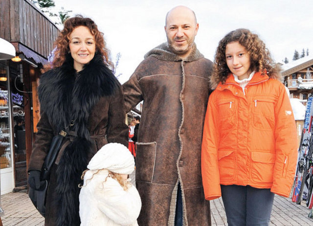 CEM - HÜLYA KALYONCU VE KIZLARI