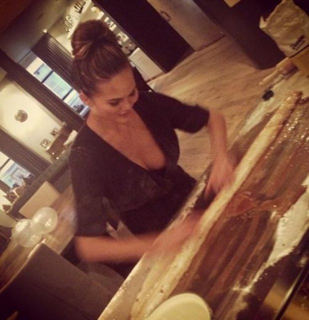 İşte sosyal medyadaki paylaşımlarıyla Teigen'in mutfak halleri.