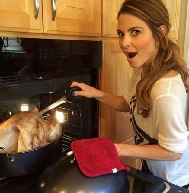 Maria Menounos özellikle de Noel yemeklerini kendisi hazırlamayı seviyor.
