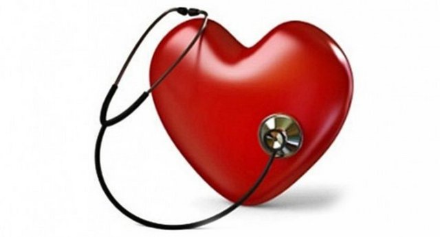 İnsanın kalbine yapacağı en büyük iyiliklerin başında diyetine dikkat etmenin geldiğini, beslenmeyi düzenleyerek koroner arter hastalıklarından ölüm riskinin yüzde 30-60 oranında azaltılabildiğini belirten Dağdelen, kalbimize verdiğimiz zararları sıraladı