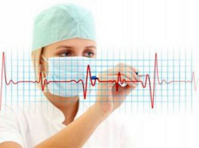 Ancak kişinin ailesinde ve birinci derece bir yakınında erken bir kalp hastalığı hikayesi varsa, diyabet veya hipertansiyon varsa, çok yüksek kolesterol değerleri varsa bu kontrollerin 30'lu yaşlarda yaptırılması önemlidir.