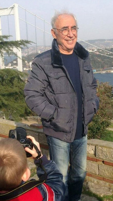 Bu zamana kadar Melis Birkan, Yasemin Göksu, Levent Üzümcü, İclal Aydın, Güneş Zavrak, Nilüfer Açıkalın, Ender Balkır gibi ünlü isimleri çeken Samet'e, son poz veren isim usta oyuncu Şener Şen oldu.