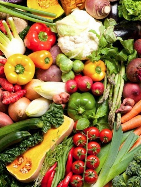 Kırmızı ve turuncu sebzelerdeki beta-karoteni vücudumuz A vitaminine çevirir. A vitamini de hücrelerin hasar görmesini ve erken yaşlanmayı önler.