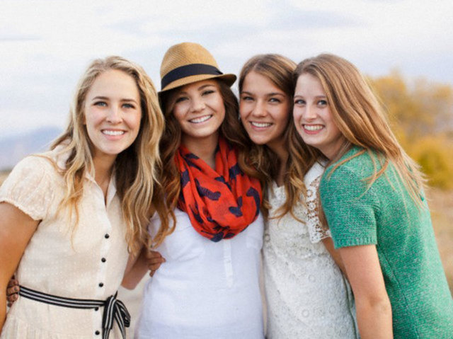 NEŞE: Moraliniz mi bozuk? Neşeli arkadaşlarınızın arasına katılın.