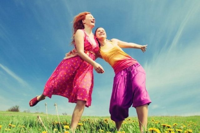 Beynimiz empati kuracak şekilde çalışır ve esnemek ya da kıkırdamak bize de bulaşır.