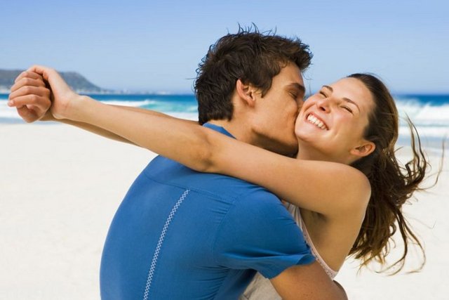 Pozitif insanlar genellikle çevrelerine ışık saçan kaynaklar olarak görülür.