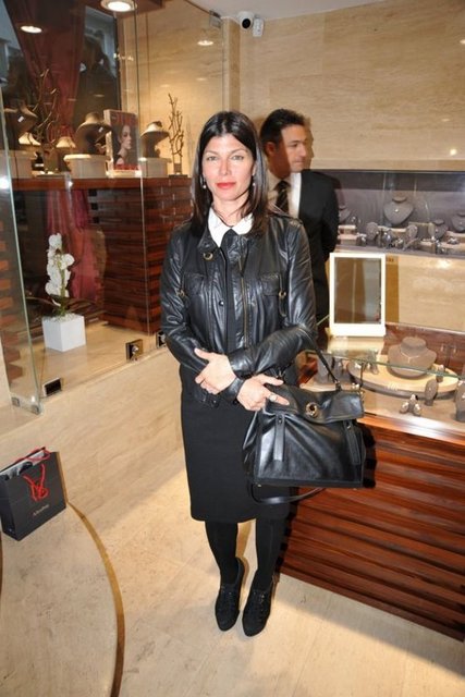 ZEYNEP ÜSTÜNEL