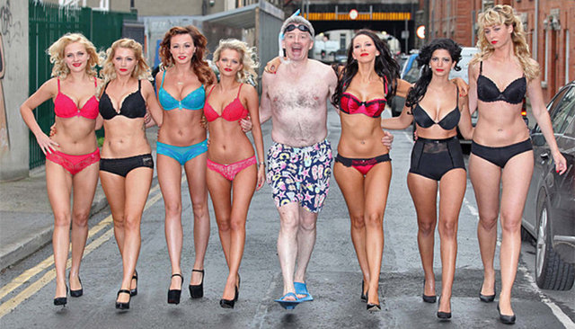 İşte o çarpıcı takvimden  bir daha göremeyeceğiniz kareler...