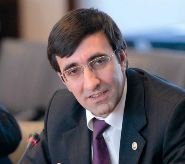 Kalkınma Bakanı Cevdet Yılmaz 2 çocuk babasıdır. -