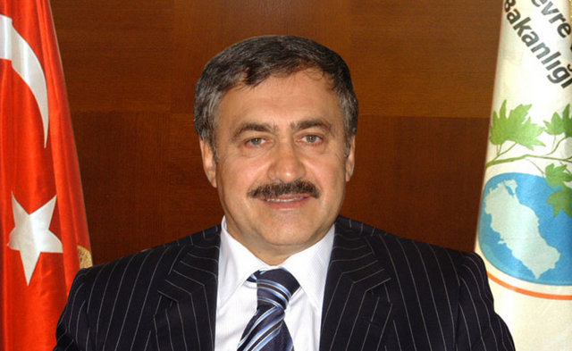 Orman ve Su İşler Bakanı Veysel Eroğlu 4 çocuk babasıdır.