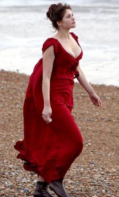 Neil Jordan'ın yönettiği filmde Arterton, Clara karakterini canlandırıyor.