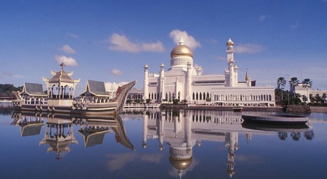 Sultan Ömer Ali Seyfeddin Camii-Brunei
