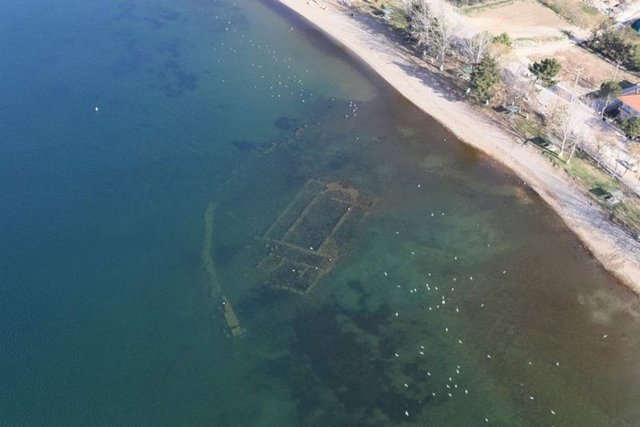 Hristiyanlık tarihinin önemli merkezlerinden biri olan ve buna ait çok sayıda eserin yer aldığı Bursa'nın İznik ilçesinde göl altında kalmış bir kilise ilk kez görüntülendi.