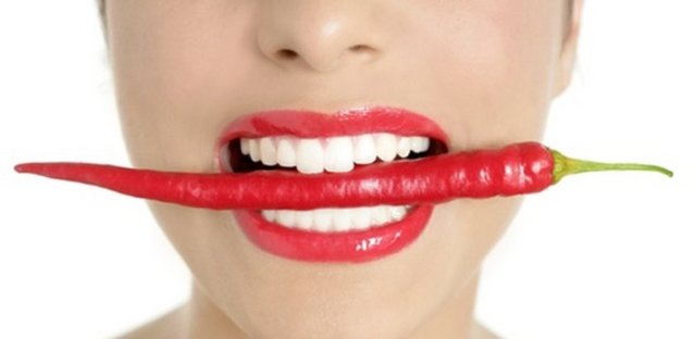 Kırmızı biber:  - Kadınların yüzde 90-95'inde görülen, en çok kalçada ve basenlerde ortaya çıkan, vücutta portakal kabuğu görünümü yaratan selülit sıkışmış yağ hücrelerinden kaynaklanıyor. Kırmızı biber tam bir savaşcı... -