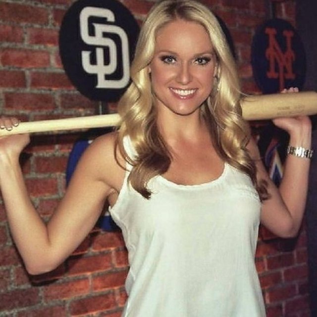 Heidi Watney - MLB.