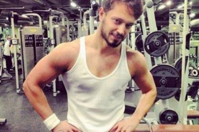 Boz, kaslı vücuduyla adeta "Yaza hazırım" mesajı verdi.