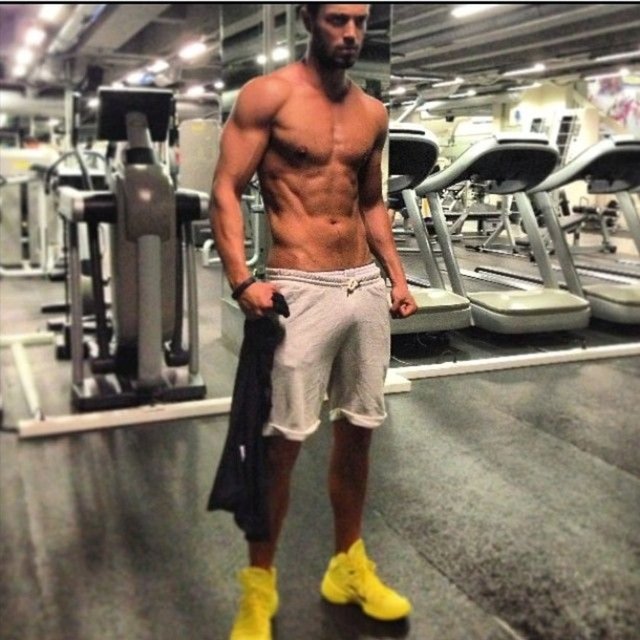 O günden sonra spor salonundan çıkmayan yakışıklı popçu, önceki gün vücudunun son halini Instagram'dan paylaştı.