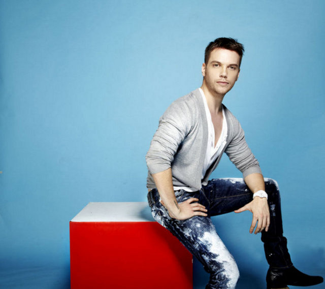 GECE VE GÜNDÜZÜN AŞKI -  - Bu aşkın yarattığı çocuklar ise Sinan Akçıl'ın şarkıları. Sinan'ın mart ayında piyasaya çıkacak olan yeni albümündeki şarkıların tamamı Ebru'ya yazılmış.