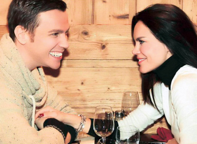 Zürih'te geçirdikleri ufak bir kayak tatilinden dönen ikili tatillerini anlattı ilk önce. Bize bir şeyler anlatıyorlar ama gözlerini birbirlerinden alamıyorlar.