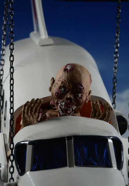 Natalya ise "Korktuğum söylenemez ama ürktüm. Çok değişik bir müze. İlk defa böyle bir şey görüyorum. Bu kadar farklı şekildeki tabutlar gerçekten yaratıcı" yorumunda bulundu.