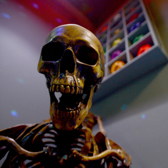 Başkentteki müzede, korkuyla mizah bir arada konu alınmış. Ziyaretçiler bu sıra dışı müzede, farklı şekillerdeki tabutların yanı sıra ölümle ilgili alışılmadık maketler ve yapay iskeletler görme imkanı buluyor.