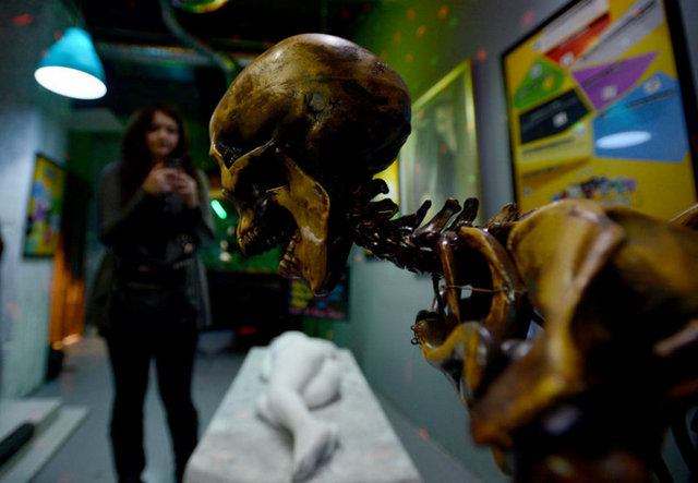 Müze üç bölümden oluşuyor. Konsepte uygun ışıklandırılan müzede çalan hafif müzik, verilmek istenen duyguları tamamlıyor.