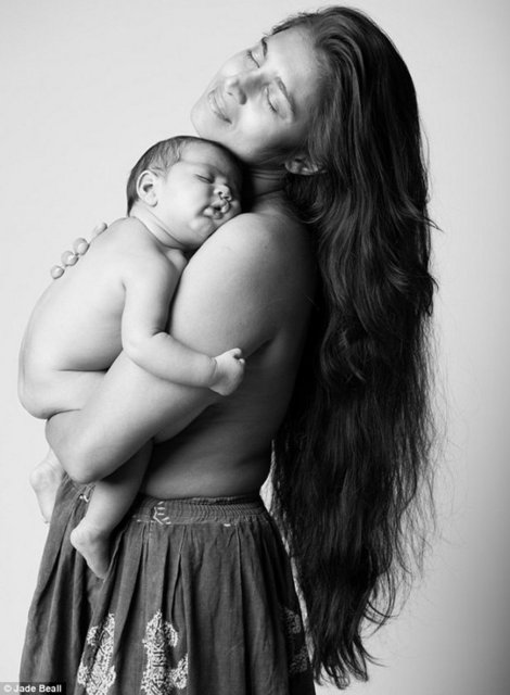 Eğer bütün hayatını pilates topunun üzerinde geçirmiş, hamiliğinde bir gıdım fazladan kilo almamış, çocuk doğduktan sonra gece nöbetlerini bakıcılara devretmemiş, gerçek hayatın içinden gerçek bir kadınsanız bu böyle olur.