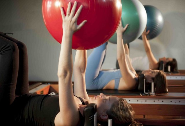 "Pilatesi her yaştan herkes yapabilir çünkü Pilates diğer egzersizlere oranla insana kendini bitmiş tükenmiş hissettirmiyor."