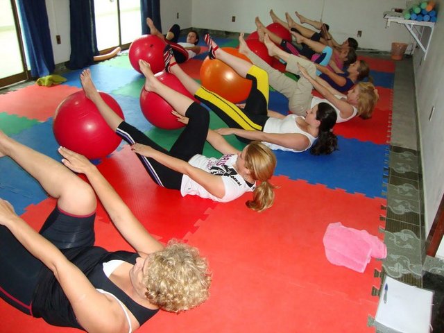 "Pilates ile bütün kaslarınızı çalıştırıyorsunuz ve sağlıklı bir omurgaya kavuşabiliyorsunuz. Ancak pilatesin doğru eğitmenlerle yapılması gerekiyor."