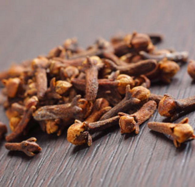 Ağız kokusunu giderir. Bu nedenle sarımsak, soğan ve sigara kokularını bastırmakta etkilidir.